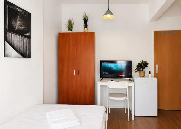 Aparthotel Moderne Einzelzimmer Mit Eigenem Bad & Gemeinschaftskueche Frankfurt am Main