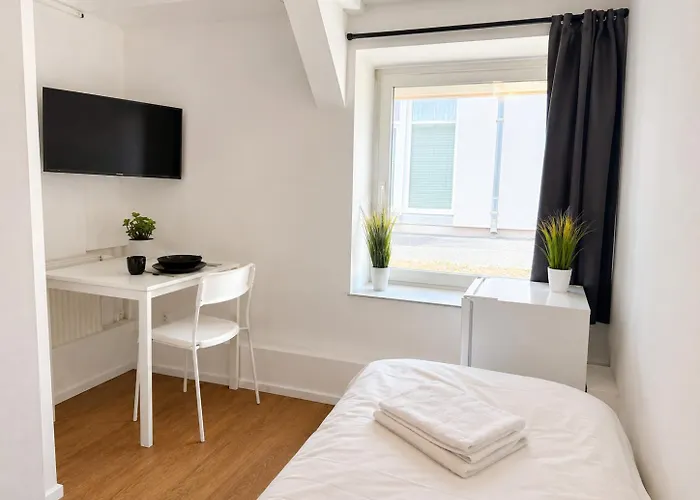Moderne Einzelzimmer Mit Eigenem Bad & Gemeinschaftskueche 3*