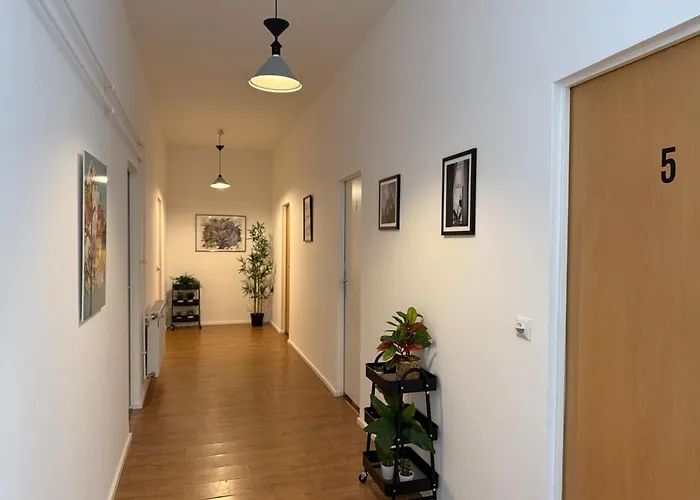 Moderne Einzelzimmer Mit Eigenem Bad & Gemeinschaftskueche Frankfurt am Main