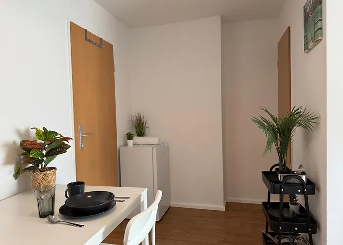 Aparthotel Moderne Einzelzimmer Mit Eigenem Bad & Gemeinschaftskueche 3*